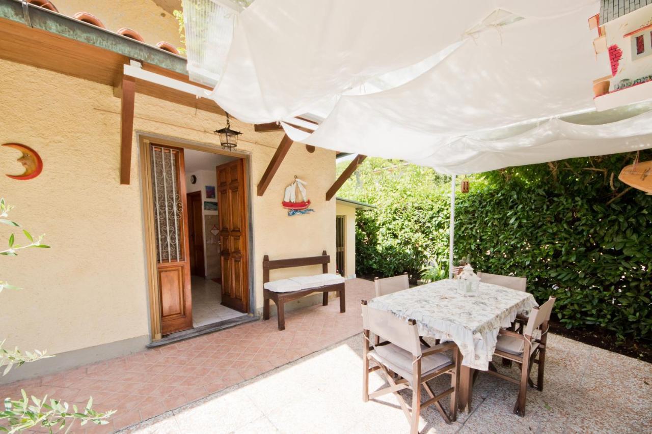 La Casina Del Mare Villa Marina di Massa Kültér fotó